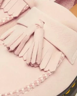 Adrian nubuckleren tassle loafers in Poederroze