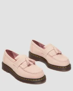 Adrian nubuckleren tassle loafers in Poederroze
