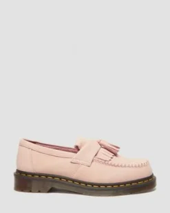 Adrian nubuckleren tassle loafers in Poederroze