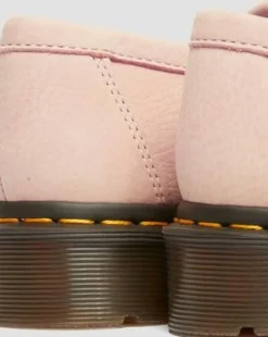 Adrian nubuckleren tassle loafers in Poederroze