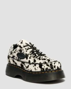 Buzz Dalmatian Hair-On Leren Schoenen Met Vijf Veterogen in Crème & Zwart