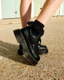 Buzz getrommeld nappaleren schoenen met vijf veterogen in Zwart