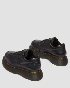 Buzz getrommeld nappaleren schoenen met vijf veterogen in Zwart
