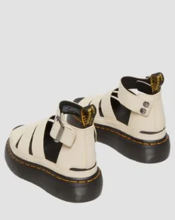 Clarissa II Pisa Leren Platform Sandalen met Riem in Parchment Beige