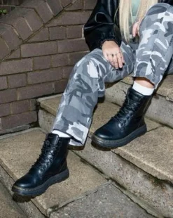Crewson Leren Veterlaarzen in Black