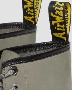 1460 Gemalen Nubuck Leren Veterlaarzen in Nickel Grey