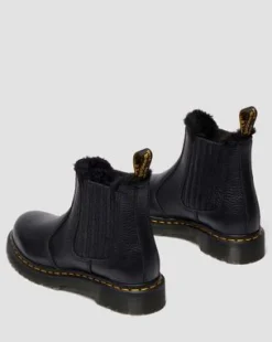 2976 LEONORE II ZACHTLEREN CHELSEA BOOTS GEVOERD MET IMITATIEBONT in Zwart