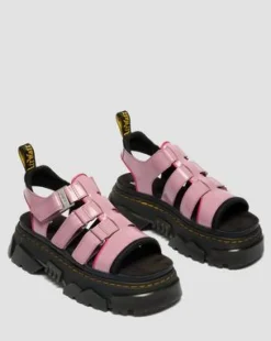 Mattison Zachte Lakleren Sandalen met Drie Riemen in Dusty Roze