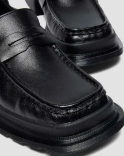 MAYBOLE LEREN LOAFERS MET RUCHES EN VIERKANTE NEUS in Zwart