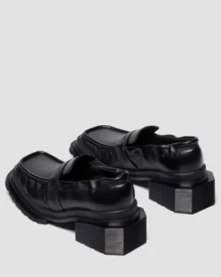 MAYBOLE LEREN LOAFERS MET RUCHES EN VIERKANTE NEUS in Zwart