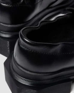 MAYBOLE LEREN LOAFERS MET RUCHES EN VIERKANTE NEUS in Zwart