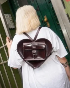 Vegan Hartvormige Tas in Cherry Red