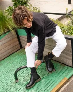 2976 Yellow Stitch Smooth Leren Chelsea Boots in Zwart